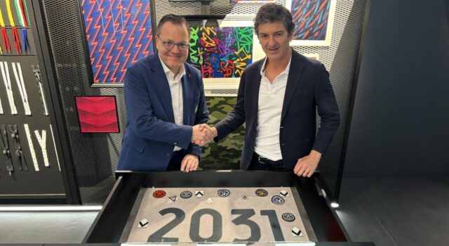 La firma tra Udinese e Macron con l’AD friulano Collavino e il CEO Pavanello