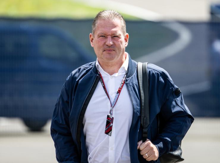 Incidente nel rally per Verstappen senior: auto distrutta e ritiro