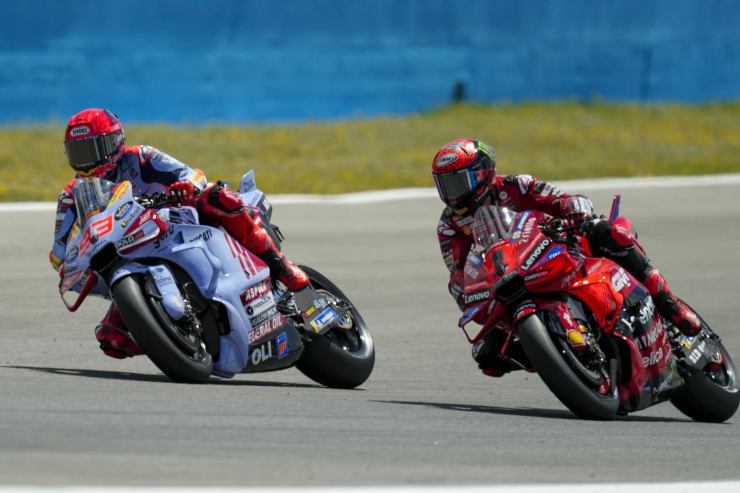 Bagnaia e Rossi contro Marquez: stampa spagnola scatenata