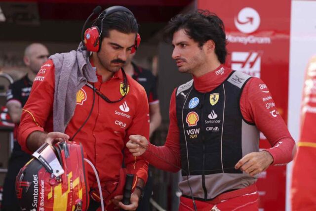 Sainz con le spalle al muro