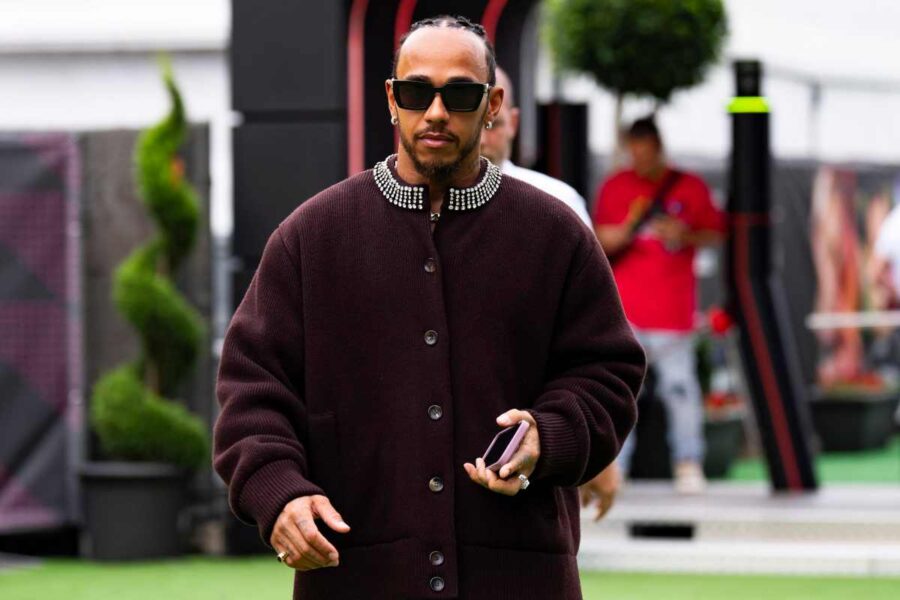 Hamilton compra un team