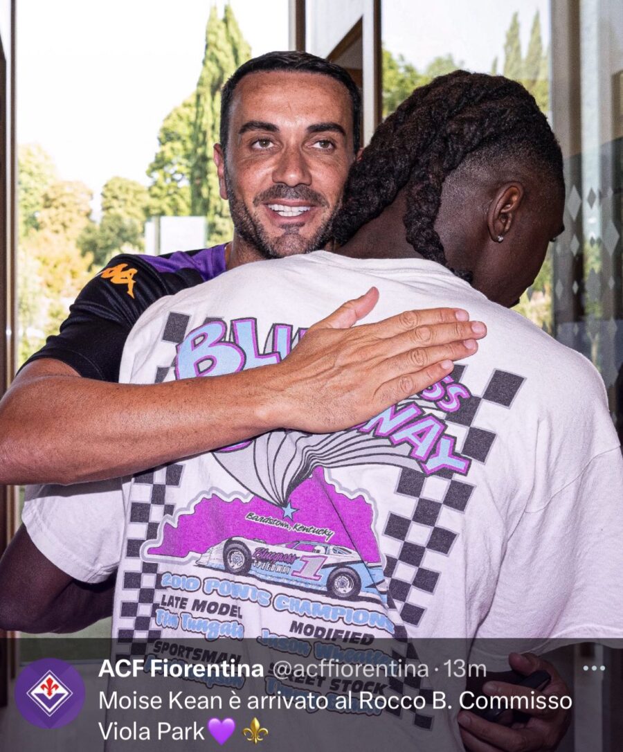 Kean abbraccia Palladino, allenatore della Fiorentina