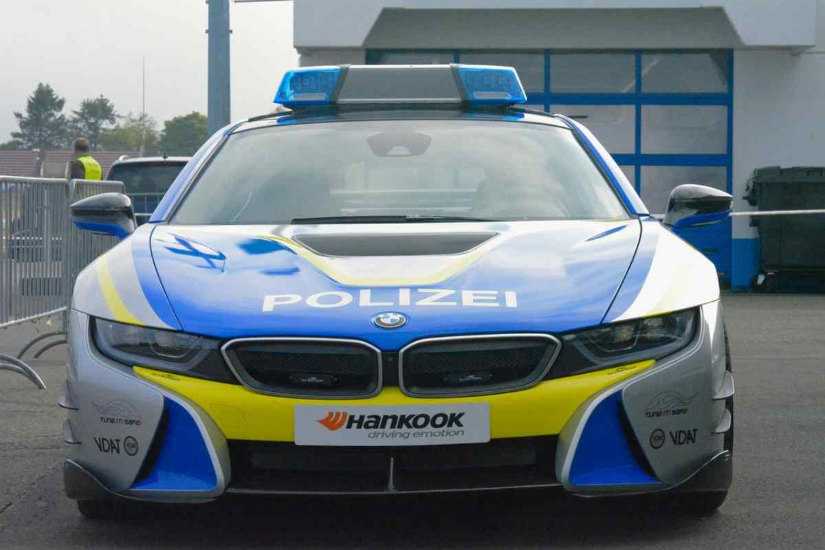 La polizia indaga sull'esplosione nel padock