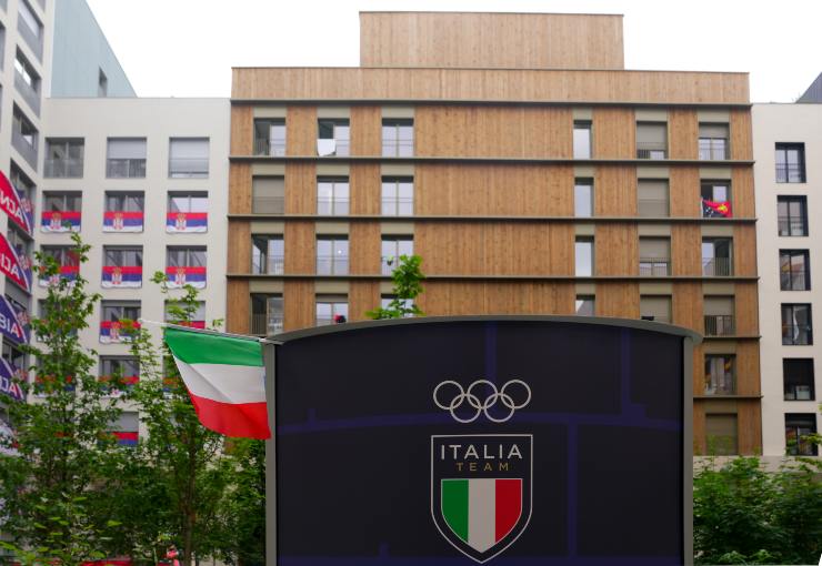 Carpena Olimpiadi autobus atleti senza aria condizionata