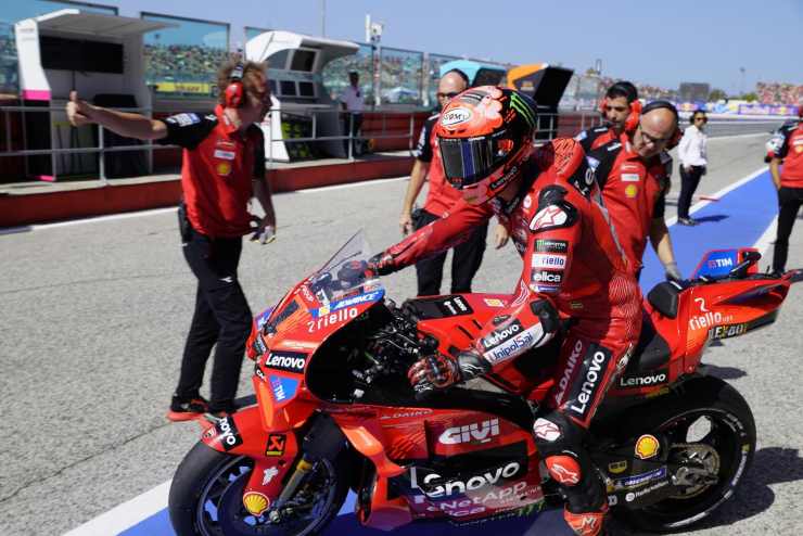 Bagnaia va all'attacco