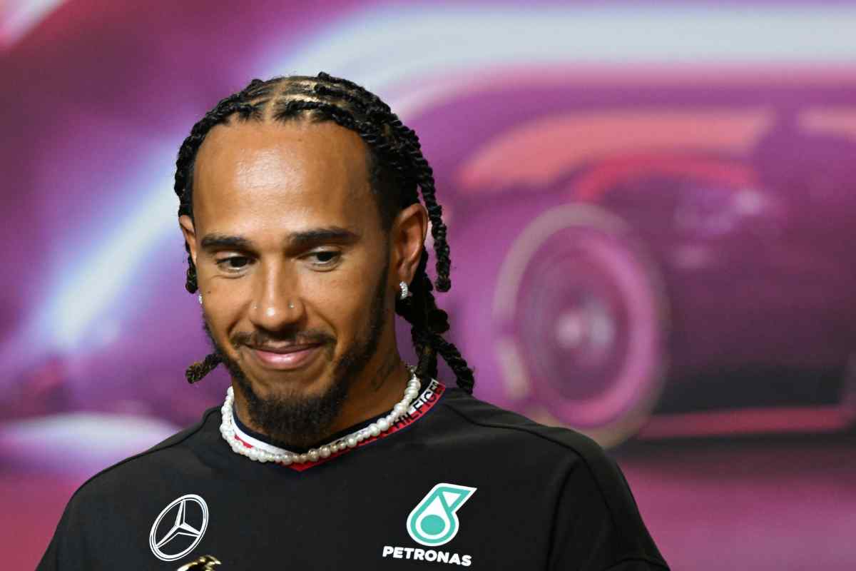 Lewis Hamilton prova noia nel dominare