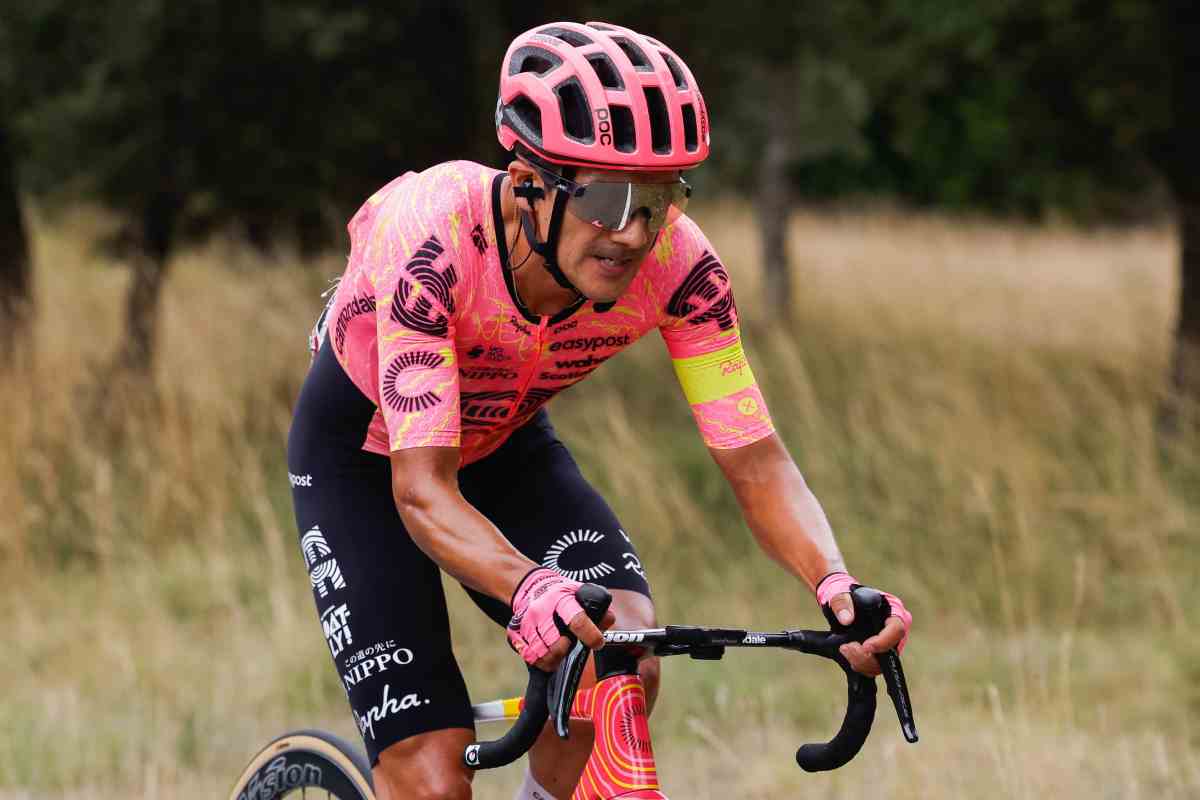 Carapaz abbandona il Mondiale per la figlia