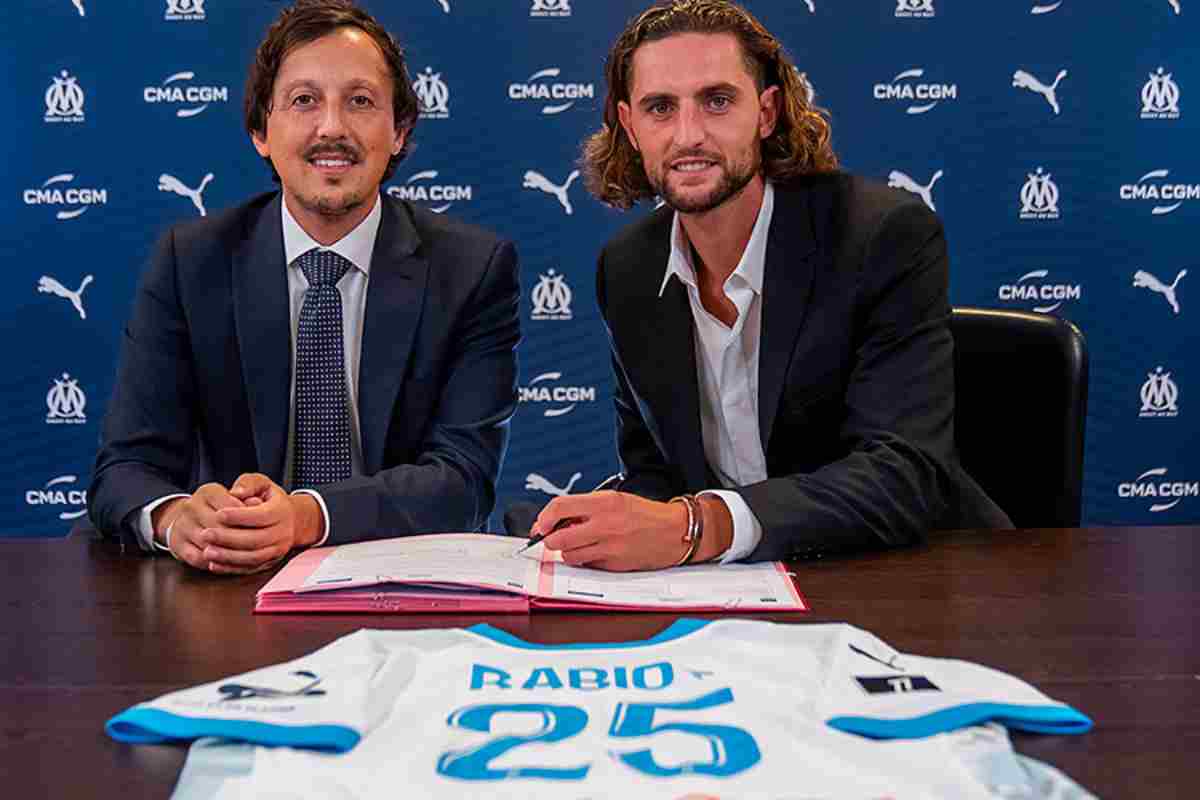 Rabiot firma col Marsiglia insieme al presidente Longoria