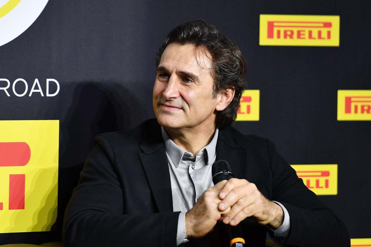 Primo piano di Alex Zanardi durante una conferenza stampa