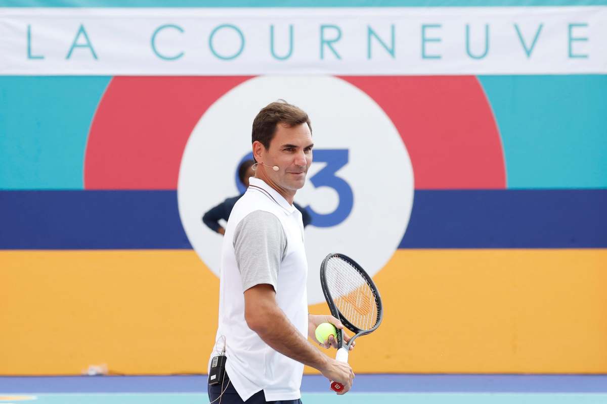 Federer sul campo da tennis