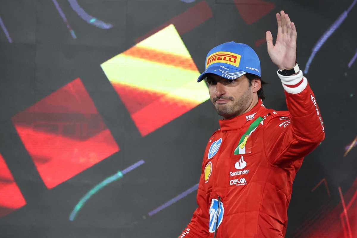 Carlos Sainz sul podio di Abu Dhabi