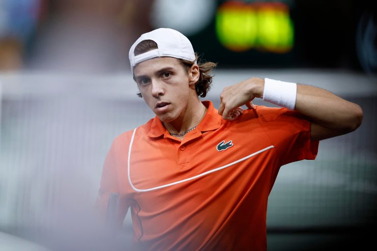 Arthur Cazaux guarda davanti a sé