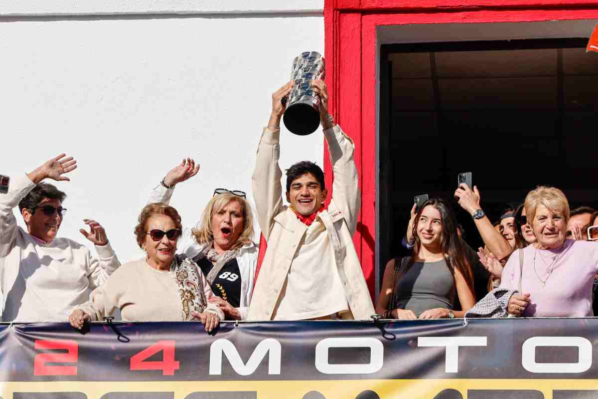 Jorge Martin festeggia il titolo MotoGP