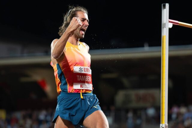 Tamberi esulta dopo un salto