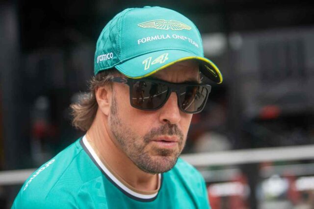 Fernando Alonso serio