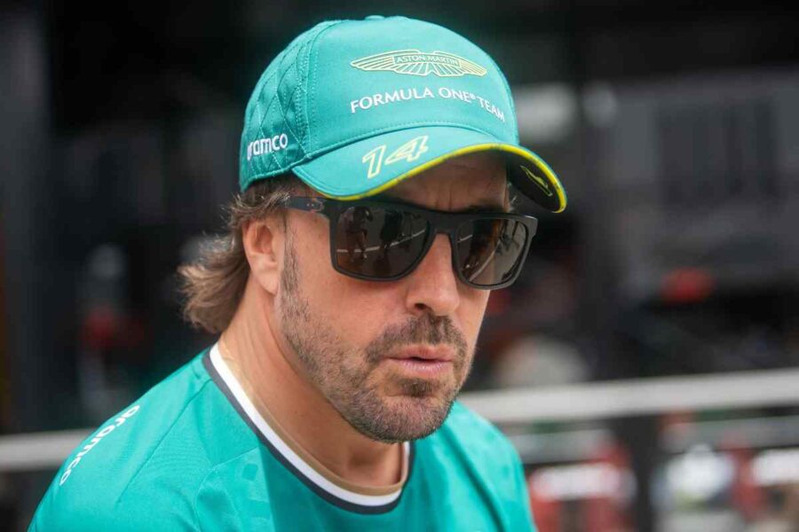 Fernando Alonso serio