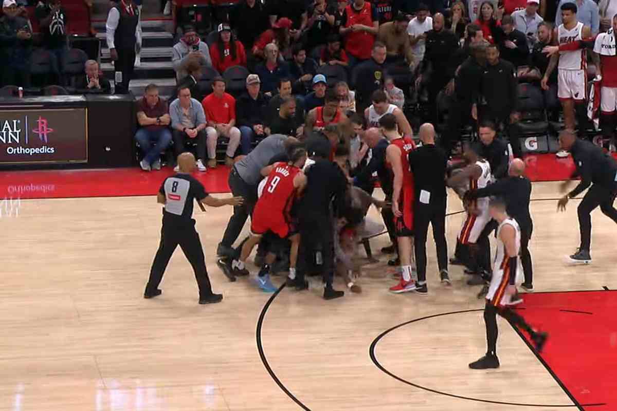 Rockets-Heat, scoppia la rissa: l'accaduto