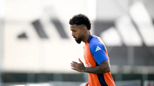 Douglas Luiz in allenamento con la Juventus