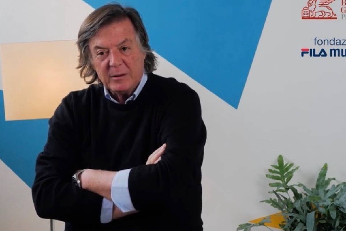 Adriano Panatta con le braccia conserte 