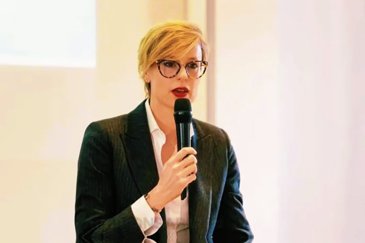 Federica Pellegrini durante una conferenza