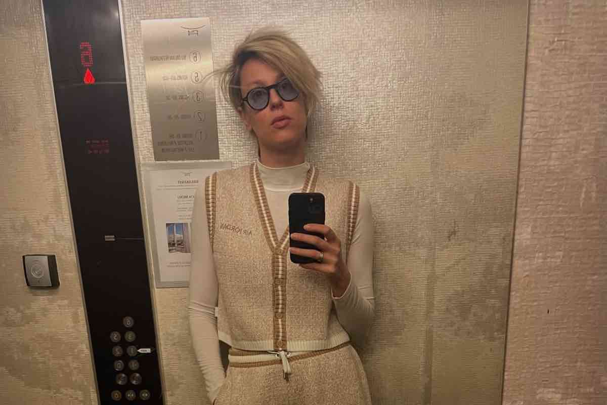 Federica Pellegrini si scatta un selfie