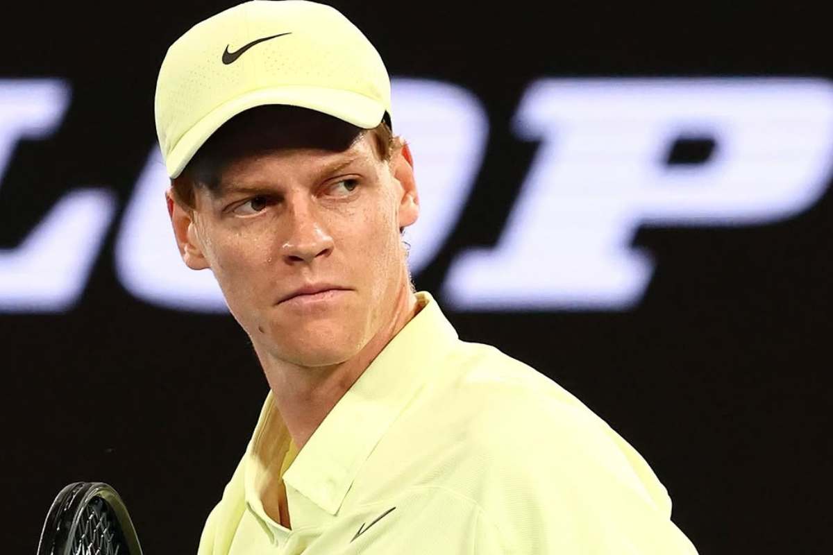 Jannik Sinner durante un match 