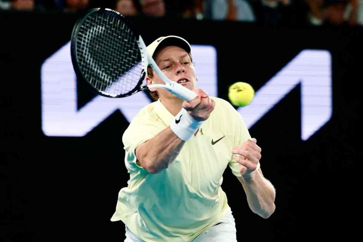 Jannik Sinner durante un match