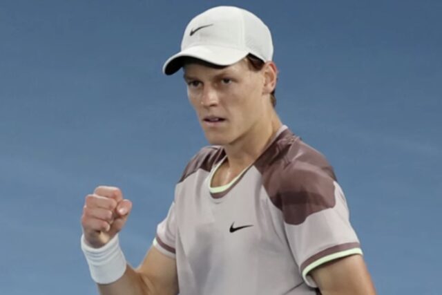 Sinner esulta dopo un punto