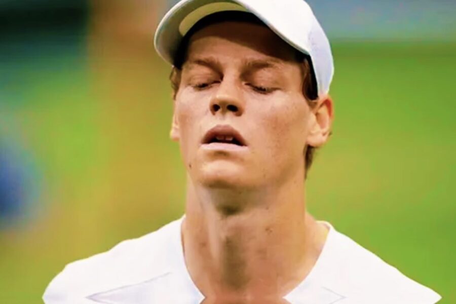 Sinner in campo dispiaciuto