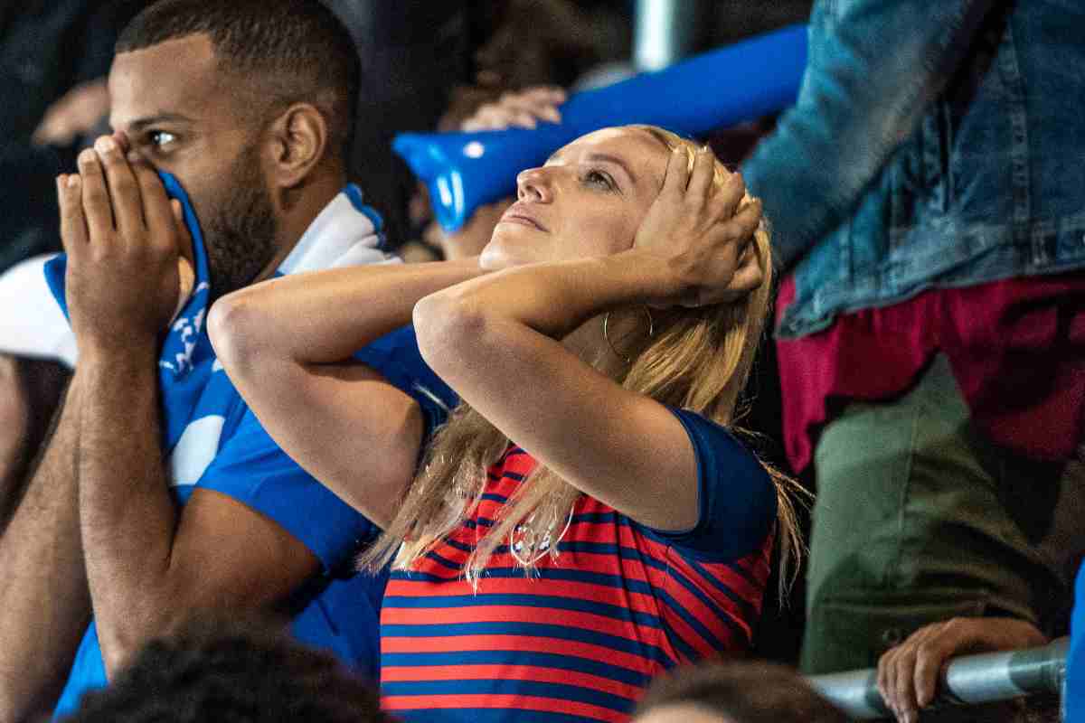 Tifosi disperati sugli spalti