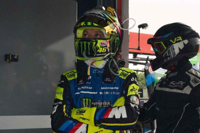 Valentino Rossi al box BMW