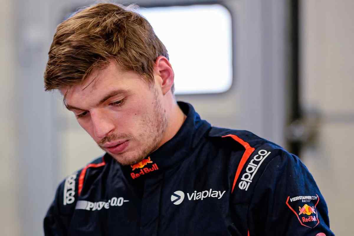 Max Verstappen con la tuta Red Bull