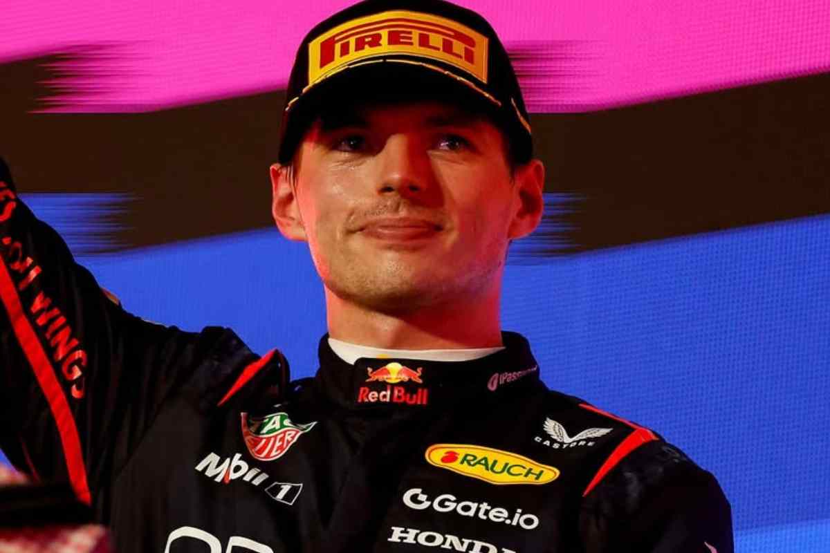 Max Verstappen sul podio dopo il GP dell'Arabia Saudita 