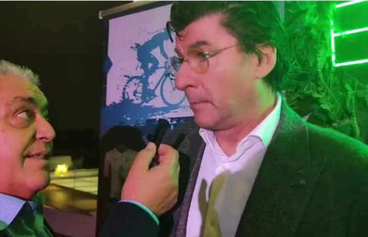 Gianni Bugno durante una intervista