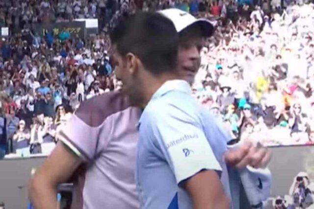 Sinner abbraccia Djokovic