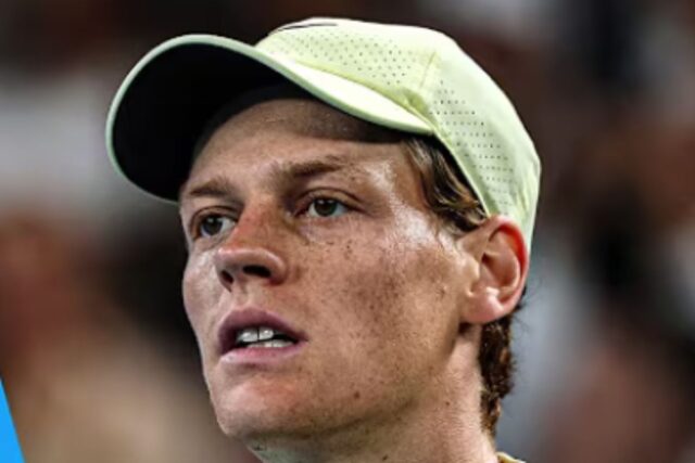 Sinner durante un match