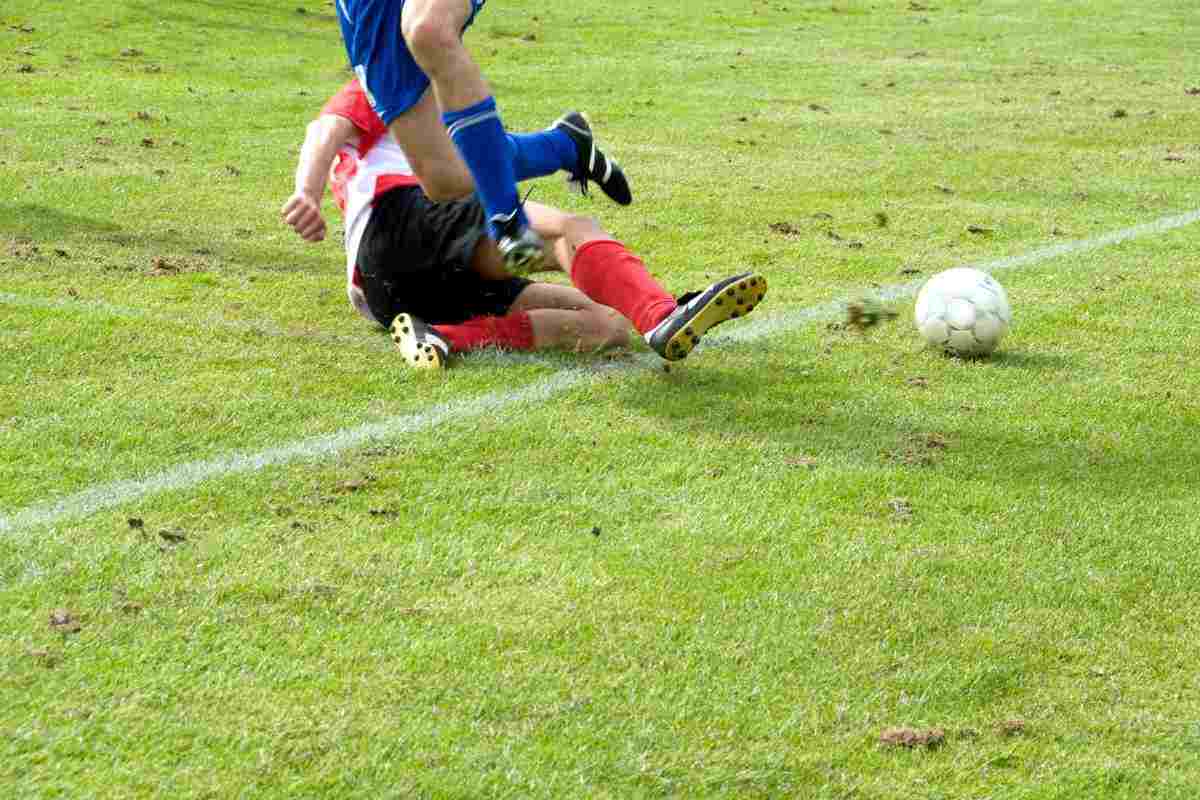 Brutto scontro di gioco in campo
