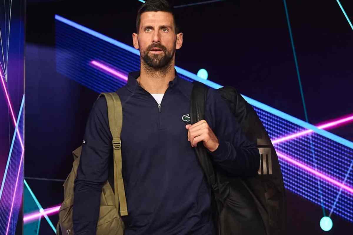 Novak Djokovic entra in campo a Madrid