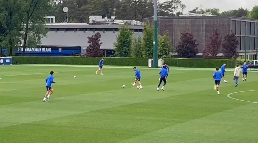 Lautaro nell’allenamento della vigilia di Inter-Barcellona