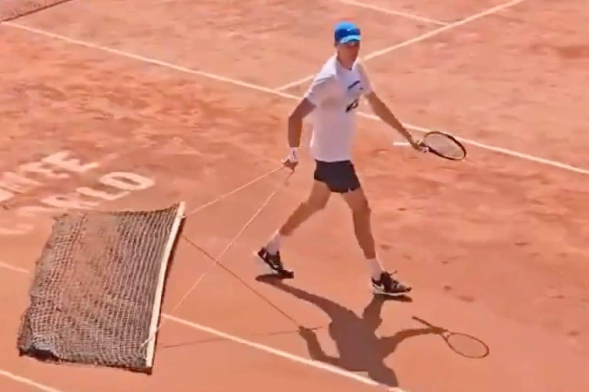 Sinner pulisce il campo