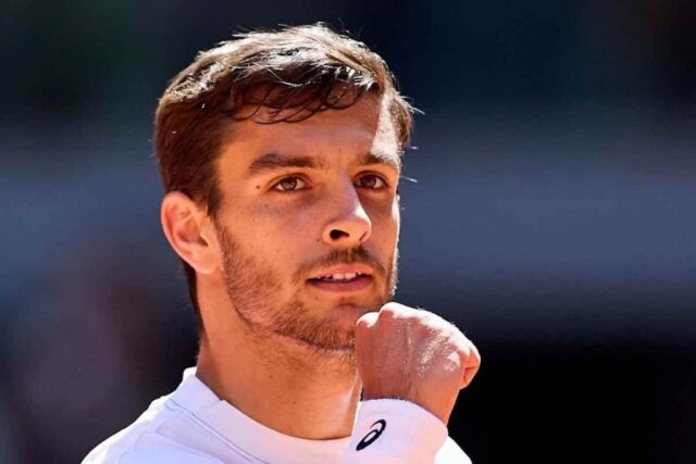 Lorenzo Musetti esulta dopo un punto