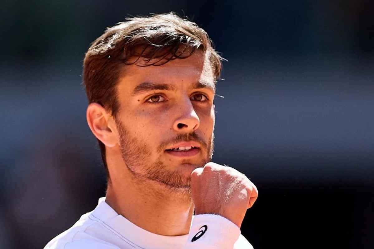 Lorenzo Musetti esulta dopo un punto