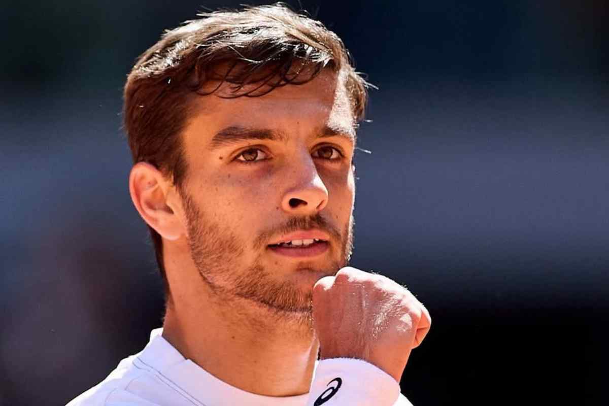 Lorenzo Musetti esulta dopo un punto