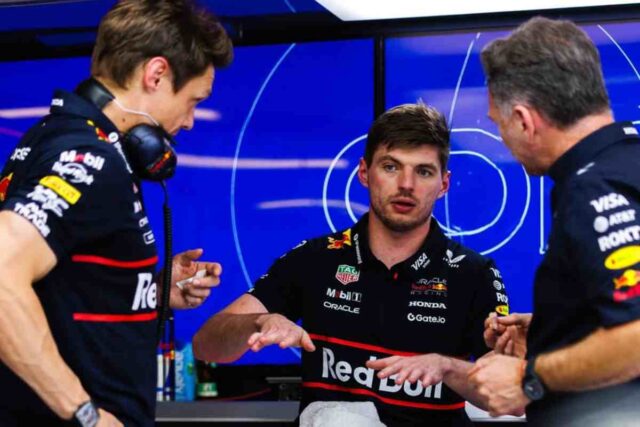 Verstappen con Horner nel box Red Bull