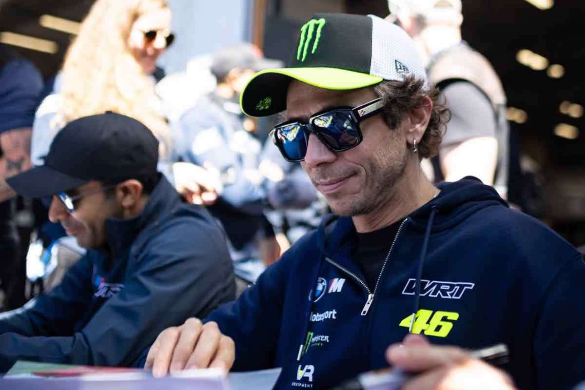 Valentino rossi firma autografi