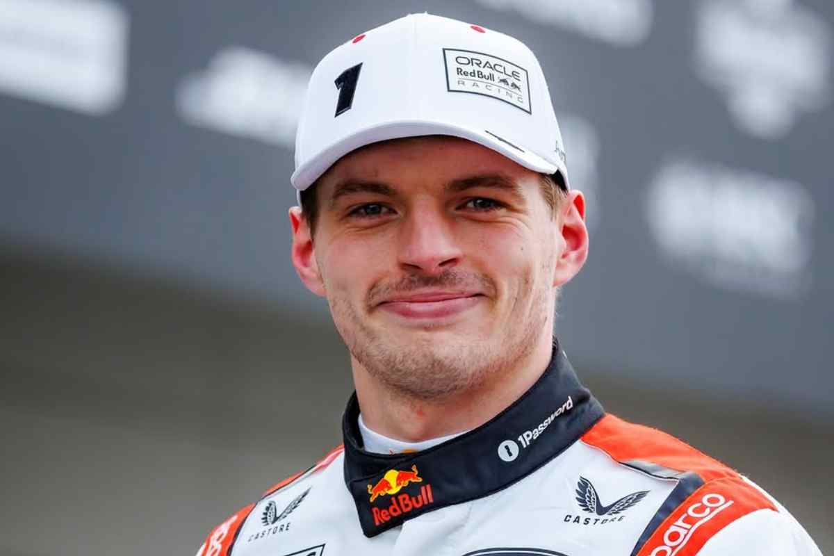 Max Verstappen sorride prima di un GP