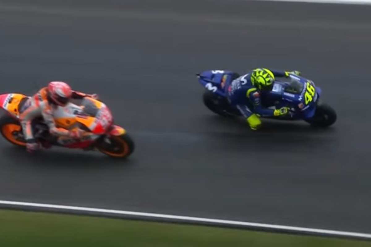 Marc Marquez e Valentino Rossi in pista 