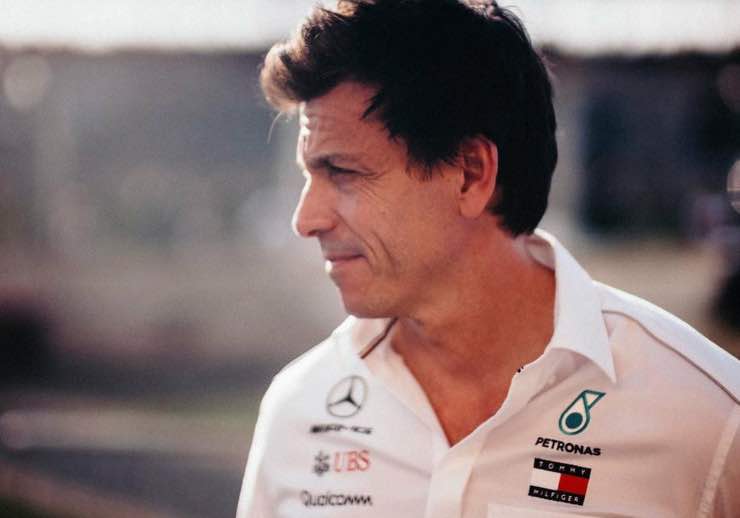 Wolff attacco Mercedes