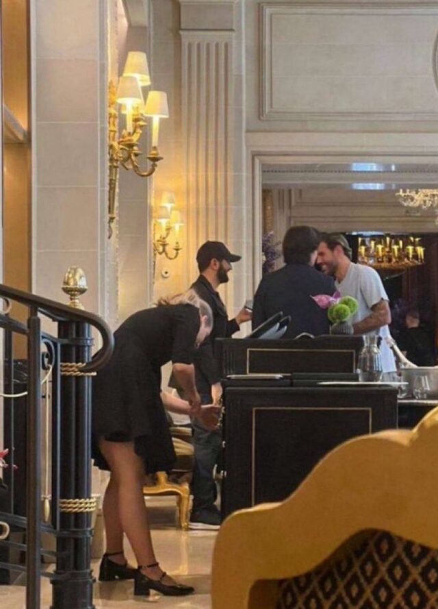 (COPY: Mnbr Alhilal) Theo Hernandez è in Arabia Saudita e ha incontrato Fahad bin Nafel è il presidente dell'Al-Hilal Saudi Football Club (COPY: mnbralainfc)