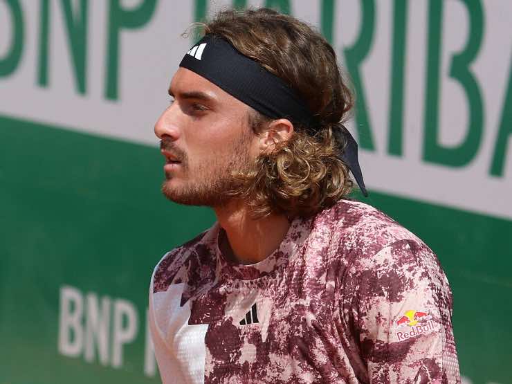 Tsitsipas che infortuno